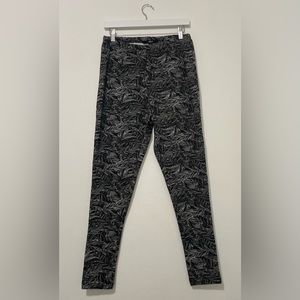 Ellos black and white leaf design leggings